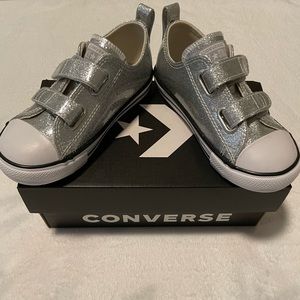 NWT Girls Converse sz 10